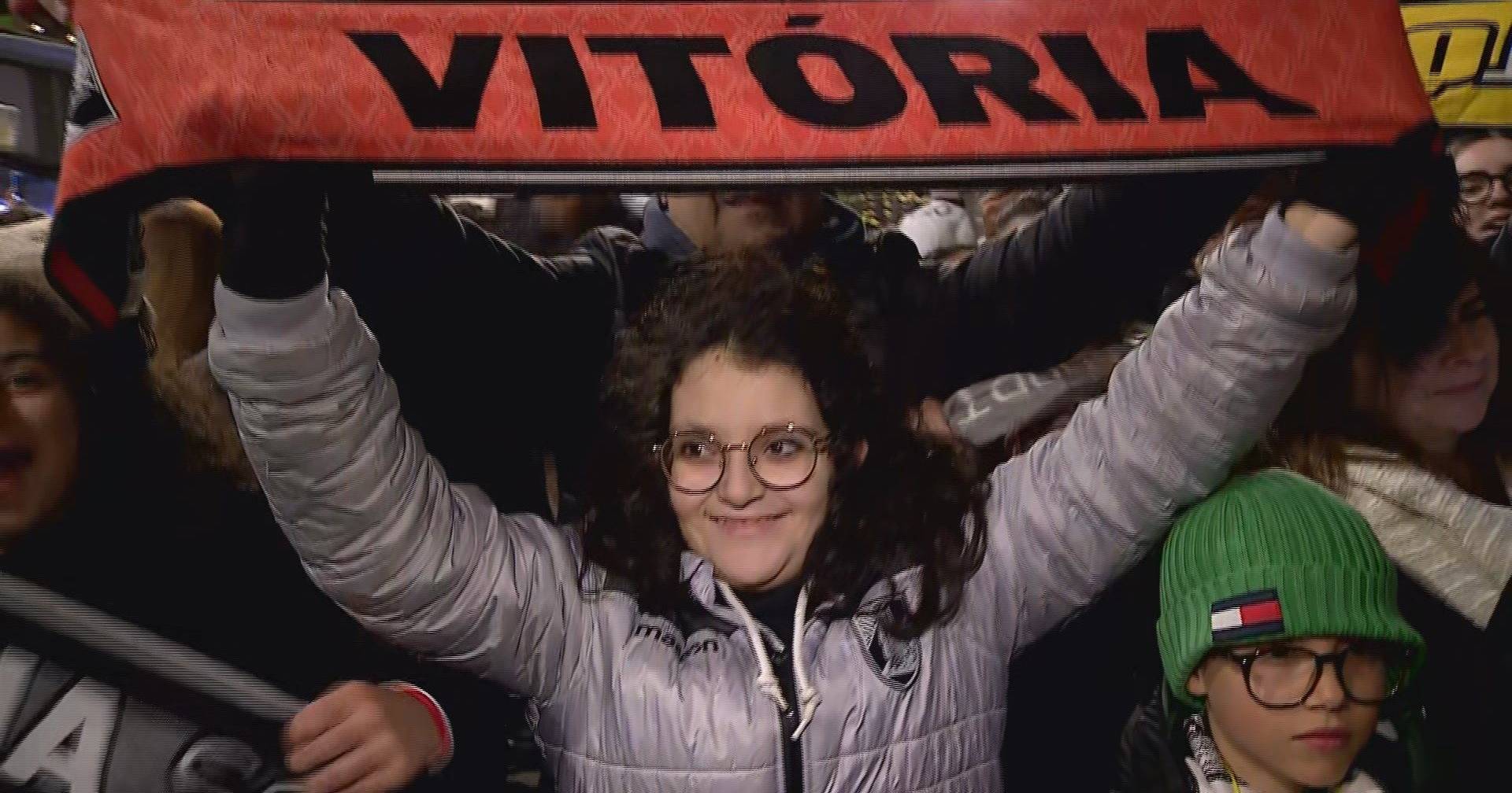 Taça da Liga: adeptos do Vitória enchem Toural em festa que “sempre acreditaram”